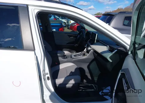 2023 Toyota Rav4 Xle z USA, uszkodzony, nr VIN 2T3P1RFV0PW355825